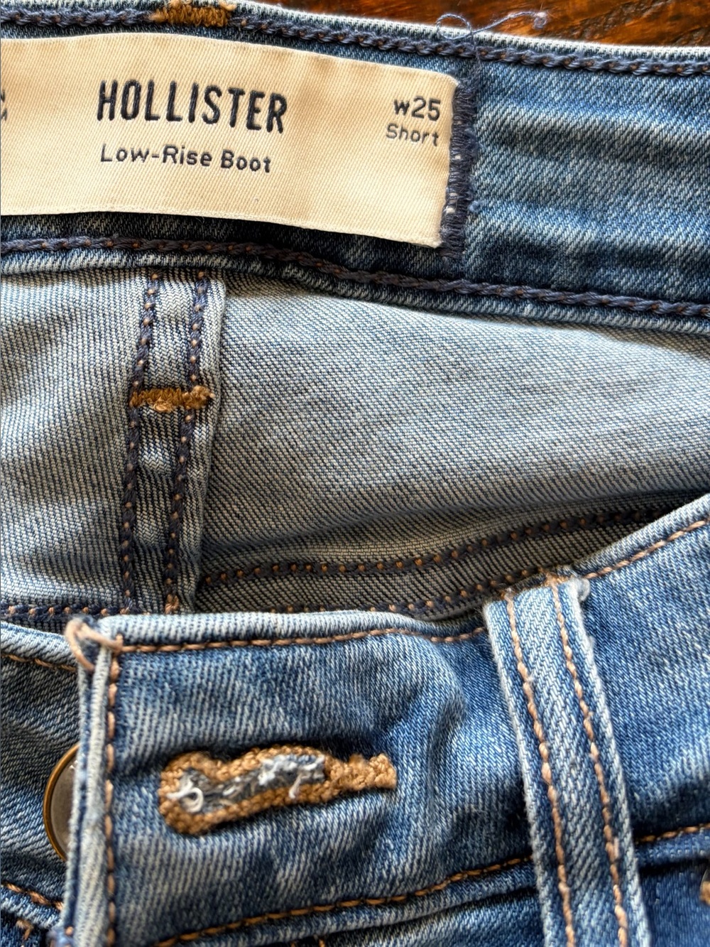 Hollister Low-Rise Boot Jeans in Light Blue. Size 0, 25 waist. Short. Women